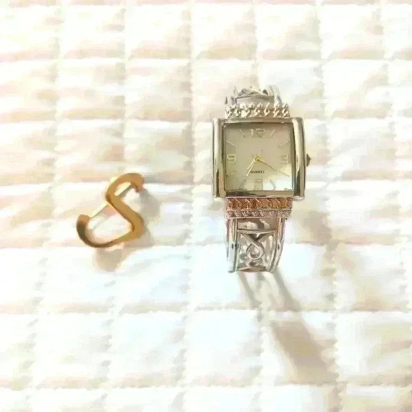 Watch and pin set - Picture 1 of 3